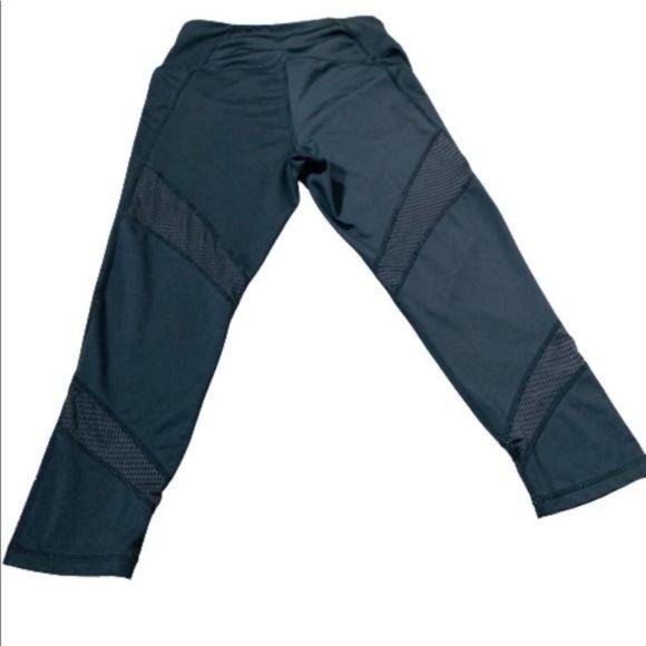 Z by Zella Black Cropped Capri Athletic Leggings - Picture 4 of 6